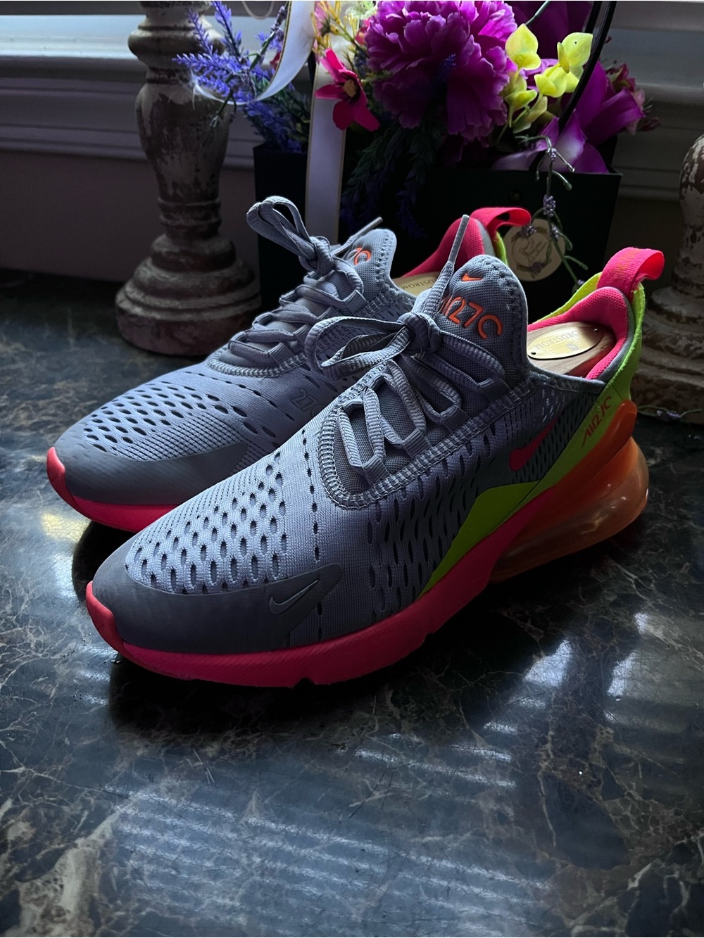 Nike AirMax 270
Streetwear/Lifestyle
Athletic Shoes
Size 5.5 Youth/7 Women - Picture 4 of 12
